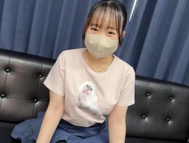 【完全素人初撮り】経験極浅めっちゃ可愛い18歳♡このルックスで巨乳Fカップは本当に堪りません！生挿入中出しにガチで困惑。特典有り